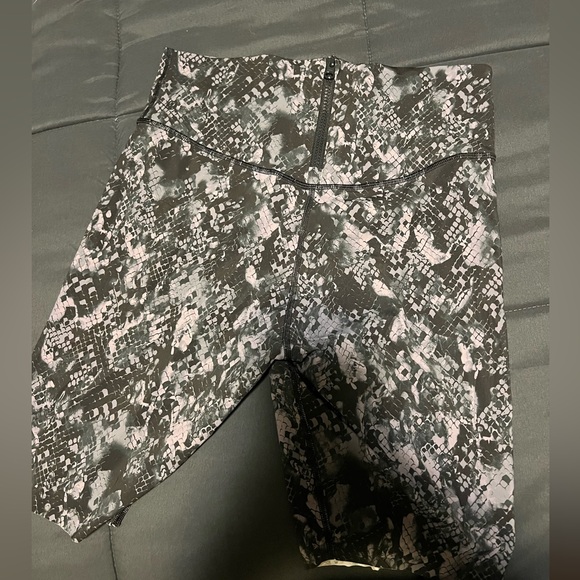 Lululemon shorts. Size 12 - Picture 2 of 3